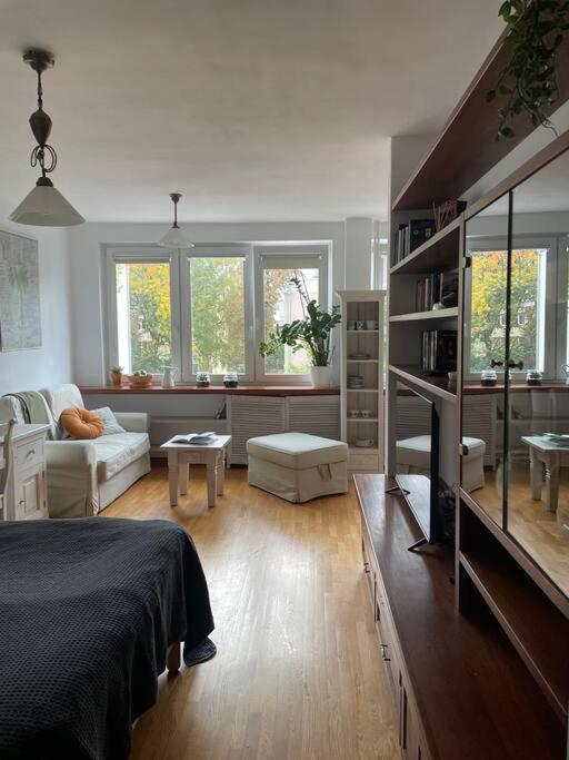 ワルシャワCozy, Bright, Comfy Studio Next To The Old Town.アパートメント エクステリア 写真