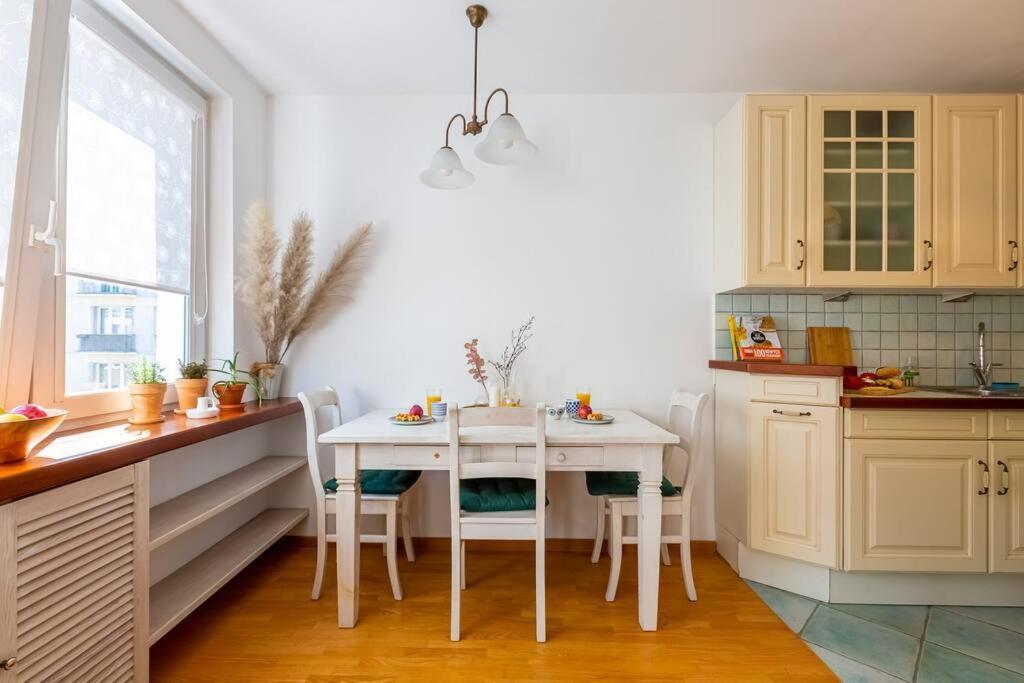 ワルシャワCozy, Bright, Comfy Studio Next To The Old Town.アパートメント エクステリア 写真