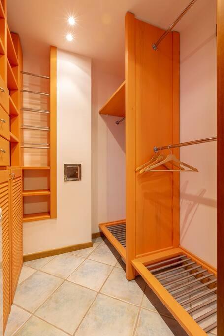 ワルシャワCozy, Bright, Comfy Studio Next To The Old Town.アパートメント エクステリア 写真